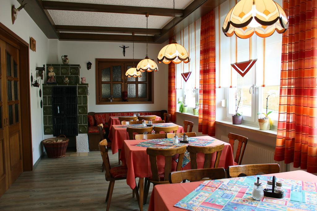 Zum Schwarzen Baeren Hotel Vohenstrauss Exterior photo