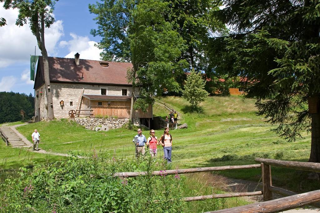 Zum Schwarzen Baren Hotel Vohenstrauss Exterior photo