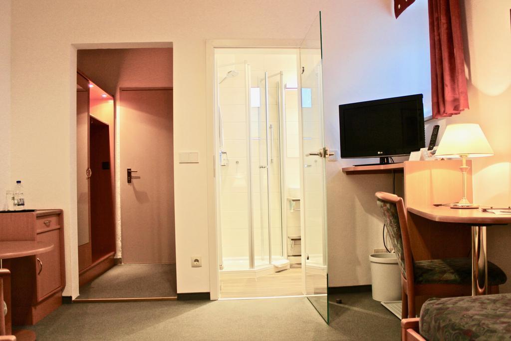 Zum Schwarzen Baeren Hotel Vohenstrauss Exterior photo
